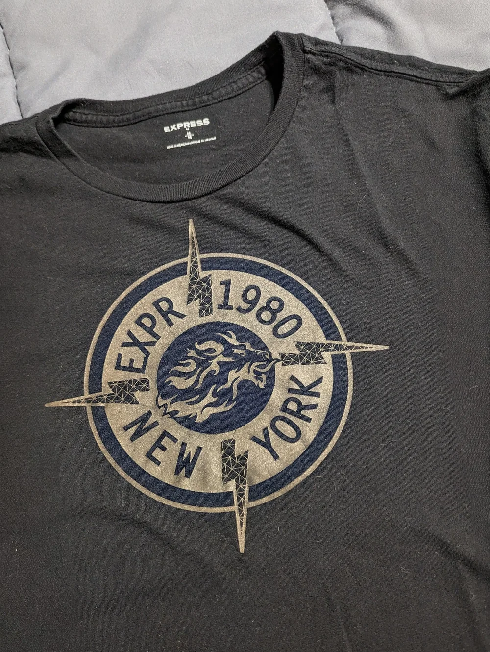 EXPRESS Vintage Black Unisex size Medium graphic T-shirt with Lion on front